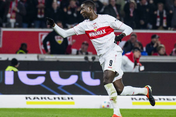 多特蒙德4-2逆轉波鴻，吉拉西雙響炮