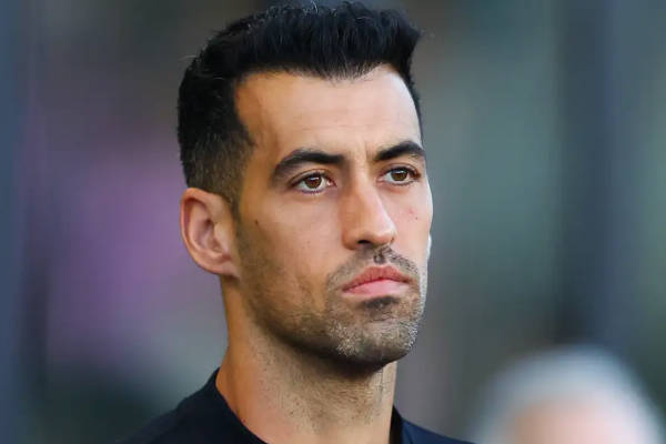 塞爾吉奧·布斯克茨被韋斯利·斯內德稱(chēng)為“討厭的愛(ài)哭鬼”