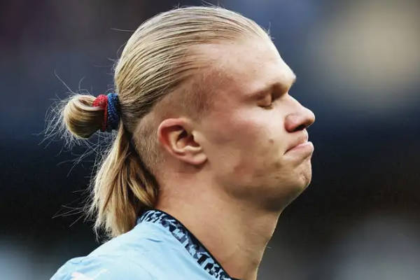 艾爾林·哈蘭德在訓練中倒地，曼城球星未受傷