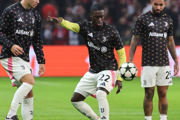 蒂姆·維阿歐冠重返里爾受英雄歡迎，麥肯尼客串引關(guān)注