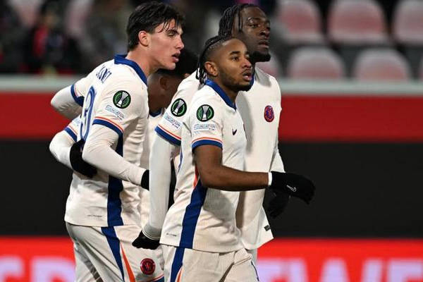 曼聯(lián)翻盤(pán)，熱刺絕平，切爾西完勝