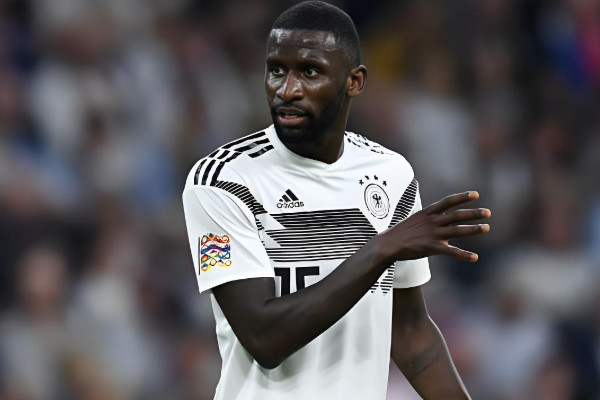 皇馬防線(xiàn)再遭重創(chuàng  )！傷病潮席卷后防核心，西甲爭冠之路蒙上陰影