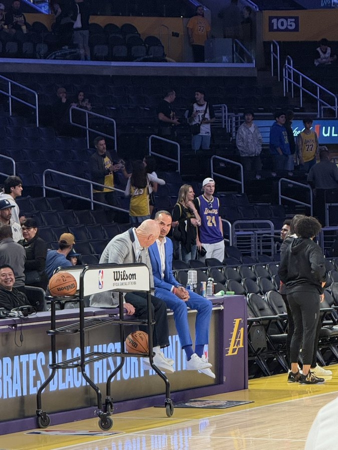 賽前湖人球迷向哈里森喊道：很棒的交易！我們愛(ài)你！