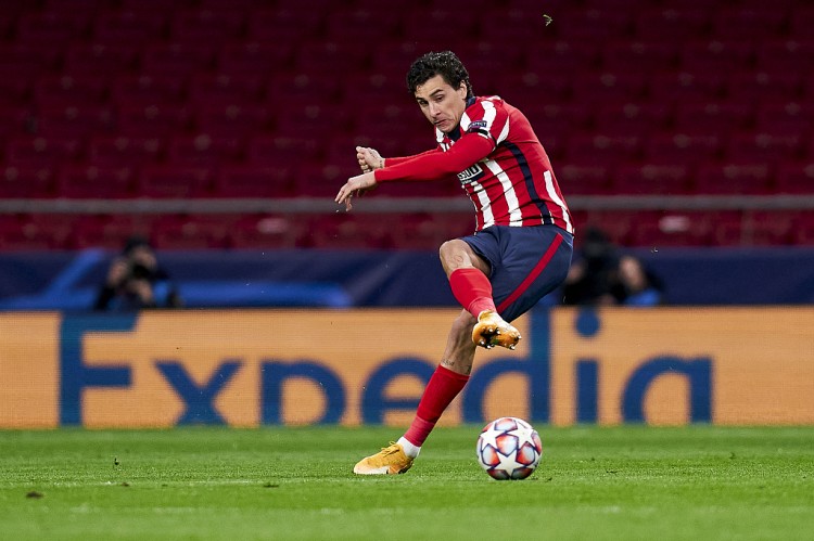 西蒙尼說(shuō)目標歐冠決賽，吉梅內斯打趣：得和他談?wù)?，他偏離了軌道