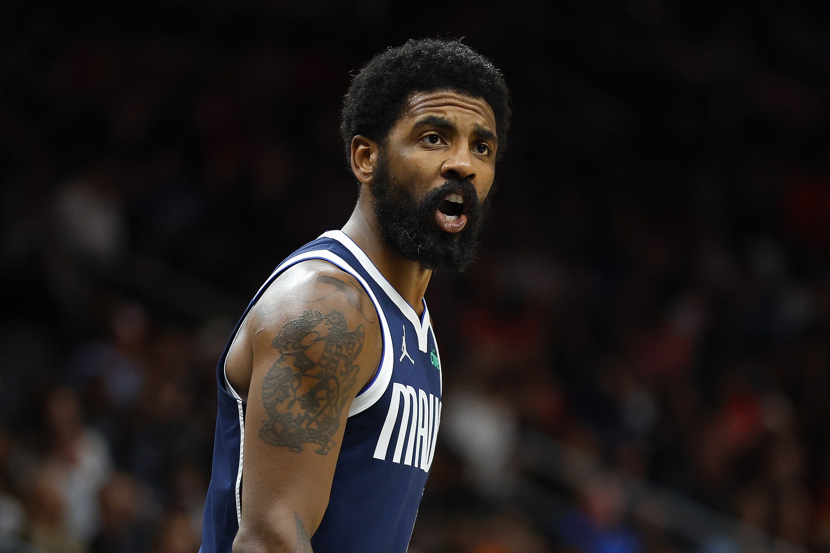 歐文：今天有點(diǎn)像老派NBA的比賽 硬碰硬打壓對手的斗志