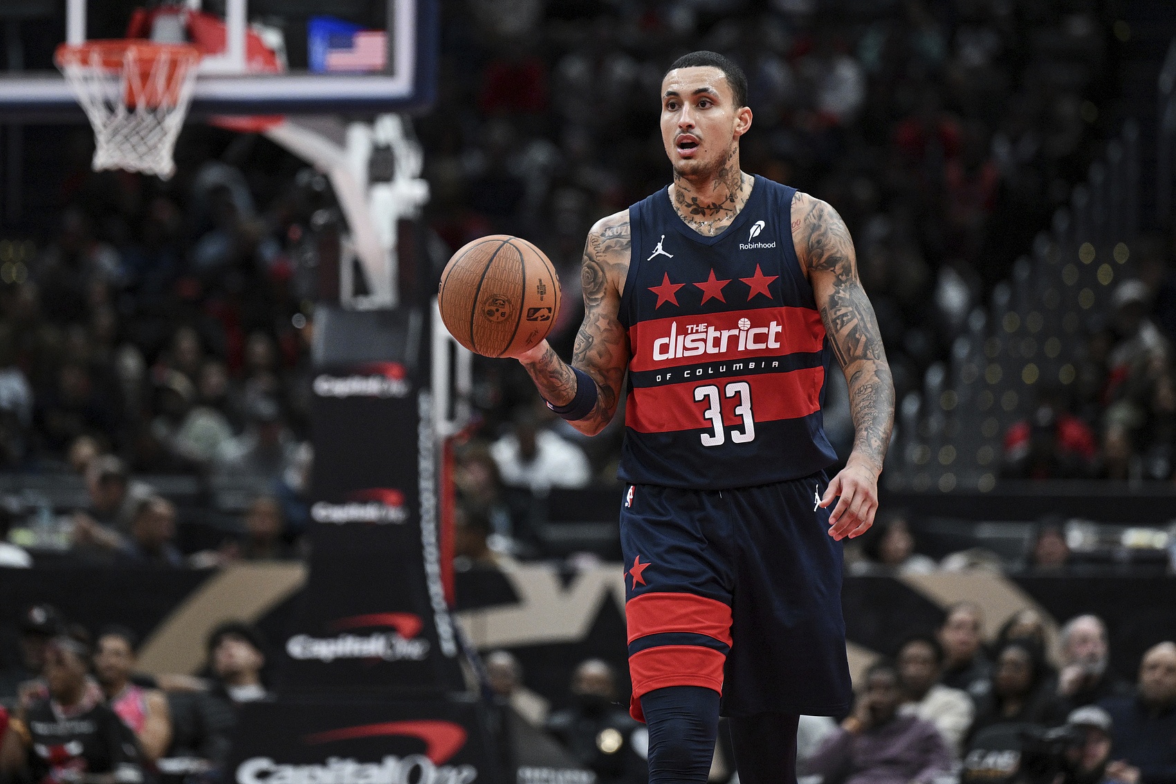 復出再找找狀態(tài)！庫茲馬半場(chǎng)8中4&三分3中0拿8分3板3助