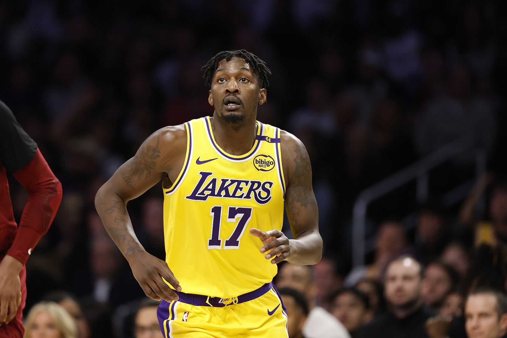 湖人生涯新高！芬尼-史密斯9中5得13分&末節6分 另有2次搶斷